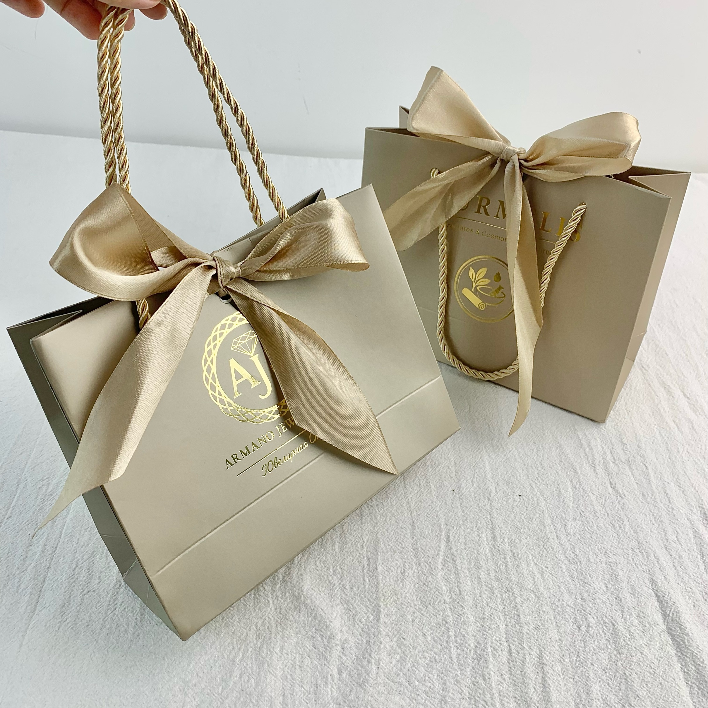 Custom Logo Luxury Clothing Retail Bag Packing Gift Bag De Papel Shopping Paper Bags With Ribbon Handles