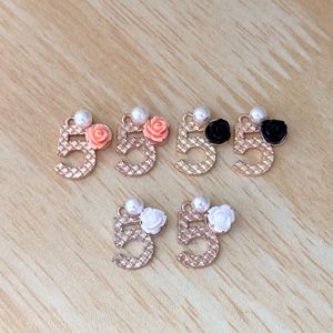 Noble Fashion kreatif elegan bunga mutiara Nomor 5 jimat logam campuran kerajinan tangan Diy aksesoris sampah Telepon Kasus dekorasi Laptop - Product Image 2