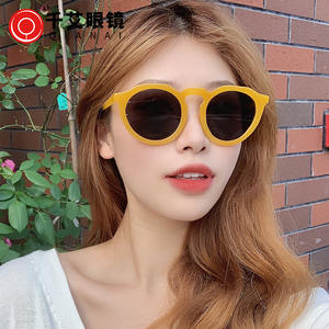 Gafas de sol de estilo coreano con montura redonda UV400, unisex, lentes de PC ligeras, tipo 3, color negro brillante y gris J4-3319 - Product Image 4