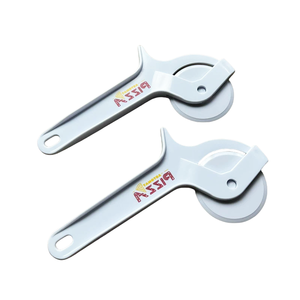 Tagliapizza Economico con Manico Rotondo in Plastica Usa e Getta - Product Image 4