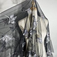 Tissu en tulle de polyester brodé délicat de libellules à sequins, respirant, léger et transparent pour robes de mariée, robes et voiles