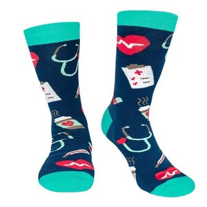 Design personalizzato logo Oem "se si può leggere questo, portami un po 'di whisky" calzini da donna Non slip cartone animato calze novità - Product Image 2