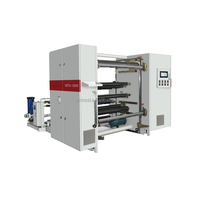 Machine à découper et à rembobiner le papier à grande vitesse, équipée d'un rouleau banane extensible réglable pour éliminer les plis de la bande.