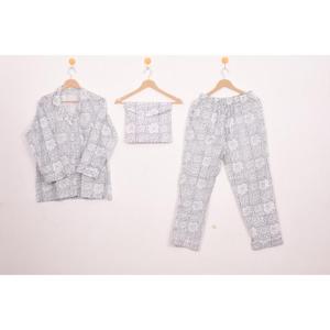 Conjunto de Pijama para Mujer con Estampado Artesanal, Ropa de Dormir Vintage de Algodón Satinado, Manga Tres Cuartos, Cierre de Botones al Frente, Ropa de Estar por Casa - Product Image 1