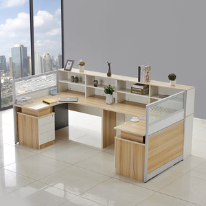 Escritorio de Esquina para 4 Personas, Combinación de Estaciones de Trabajo con Partición y Gabinete Lateral, Combinación Libre, Tablero Artificial - Product Image 2