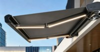 Auvent motorisé pliable sur mesure OEM pour projets d'ombrage extérieur commerciaux