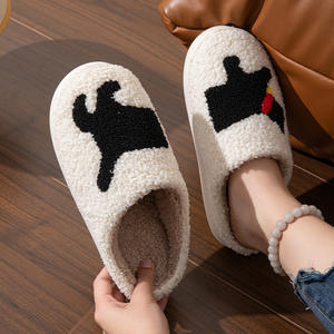 Jolies pantoufles d'intérieur pour femmes, conçues sur mesure, chaudes et confortables, pantoufles en gros - Product Image 5