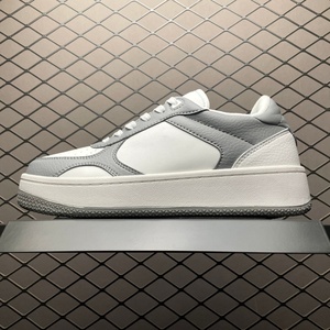 Chaussures de sport décontractées pour femmes en cuir véritable de haute qualité, antidérapantes, sur mesure, luxueuses, à tige basse, avec amorti et chaussette intégrée - Product Image 4