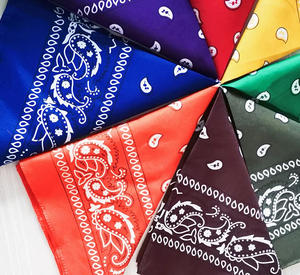 Pañuelo <span class=keywords><strong>Bandana</strong></span> Retro Clásico con Estampado de Anacardos Rojos al por Mayor con MOQ Bajo, Pañuelo para la Cabeza con Cola de Caballo Baja, Pañuelo para la Cabeza, Pañuelo para el Cuello para Mujer - Product Image 4