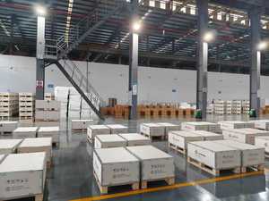 แบตเตอรี่แบบแร็ค 51.2V 200Ah ความจุ 10.24 กิโลวัตต์ชั่วโมง แบบเรียงซ้อนได้ ลิเธียม พร้อมระบบ Smart BMS รองรับ RS485 51.2V200Ah - Product Image 2