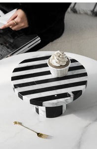 <span class=keywords><strong>Plateau</strong></span> en <span class=keywords><strong>marbre</strong></span> simple support à gâteau rond rayé <span class=keywords><strong>noir</strong></span> et blanc support à bijoux <span class=keywords><strong>table</strong></span> de rangement - Product Image 5