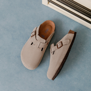 Zuecos Birkenstocks de Mujer en Stock, Zapatos de Gamuza y Cuero Tipo Mules con Soporte para el Arco y Corcho Cómodo - Product Image 1