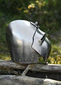 Casque de chevalier médiéval allemand Klappvisor en acier, style gothique, design historique européen précoce, pour musée - Product Image 4