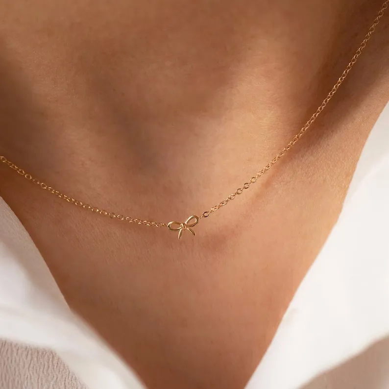 MECYLIFE 14k oro delicate collana di fiocco piccola collana di fiocco Mini fiocco collana in oro massiccio gioielli regalo personalizzato