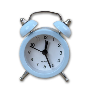 นาฬิกาปลุกโลหะขนาดเล็ก 1.5 นิ้ว ทรงกลม ฟังก์ชั่นเลื่อนปลุกแบบกลไก นาฬิกาตั้งโต๊ะ สีขาว ดำ ชมพู ฟ้า ฟ้าอมเขียว - Product Image 4