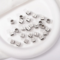 Perles personnalisées carrées en acier inoxydable 5mm à gros trous A-Z 26 lettres de l'alphabet plaqué or 7*7mm accessoires pour bijoux