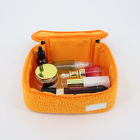 Sac à maquillage en peluche BSCI, sac à cosmétiques en velours doux pour femmes, sac à fermeture éclair, organisateur de pinceaux de maquillage et de produits de toilette pour femmes et filles