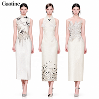 Robe longue Qipao personnalisée OEM ODM pour femmes, style chinois, ivoire, sans manches, avec appliques florales perlées, pour soirée, vente en gros