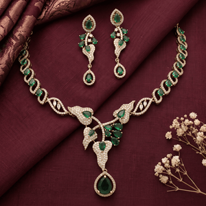 Ensemble collier pendentif élégant en laiton plaqué or antique avec chaîne torsadée et boucles d'oreilles assorties pour femme, idéal pour les fêtes - Product Image 2