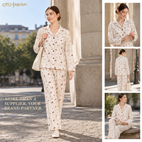 Ensemble pyjama deux pièces pour femme, imprimé chevaux crème, texture côtelée, col cranté, style loungewear, personnalisable OEM, vente en gros