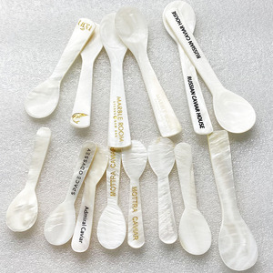 <span class=keywords><strong>Cucchiaio</strong></span> in Madreperla Naturale con Logo Dorato Inciso al Laser Personalizzato 9cm - Product Image 2
