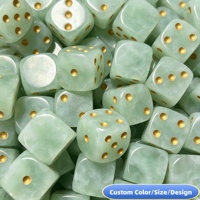 Ensemble de dés D6 en résine de jade verte 16 mm personnalisé en usine, ensemble de dés en résine de nacre verte sur mesure, dés à points métalliques scintillants