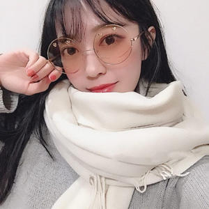 Gafas de sol estilo influencer con forma de corazón para mujer, UV400, montura dorada, lentes acuáticas moradas y azules, ligeras, retro, Harajuku - Product Image 1