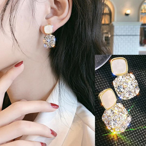 Pendientes cuadrados de diamantes de alta gama, exquisitos y fáciles de combinar, pendientes colgantes de moda al por mayor, pendientes brillantes para mujer - Product Image 3