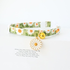2023 printemps-été collier pour animaux de compagnie petite fleur motif 16 couleurs échappée Polyester chien cou cloche décoration petit chat chien - Product Image 1