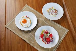 Assiette carrée en mélamine écologique KIND D19*2.6cm, motif végétal simple et poli, style dessin animé, fabriquée au Vietnam - Product Image 3