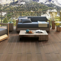 Planches de terrasse en composite WPC résistantes aux intempéries pour patio extérieur