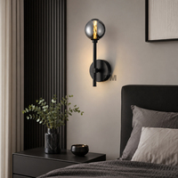 Applique murale moderne à boule de verre verticale, cadre noir mat et doré, verre fumé, pour chambre, hôtel, couloir