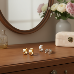 Pendientes Zt Crystal Huggie de 6 mm, geométricos minimalistas de acero inoxidable en oro y plata para mujer - Product Image 4