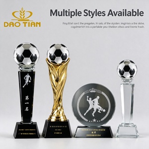 Trophée de football personnalisé en cristal avec gravure laser 3D <span class=keywords><strong>du</strong></span> joueur sur colonne en verre K9 – Cadeau pour tournoi sportif scolaire ou ligue jeunesse - Product Image 3