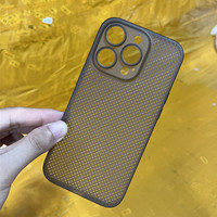 Housse de téléphone en PP pour iPhone 12 13 14 15 17 Pro Max Dissipation de la chaleur d'été Creux Respirant Ultra Thin Grid