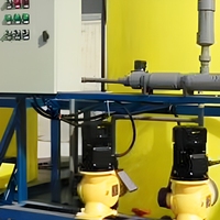 Dispositif de dosage automatique PAC/PAM, machine de dosage de floculant et de chlore en fût PE avec pompe, moteur PLC, boîte de vitesses, garantie 1 an