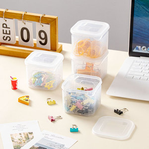 Juego de recipientes cuadrados de plástico para almacenar alimentos con tapa abatible y compartimentos divididos para uso en pícnic y refrigerador. - Product Image 3
