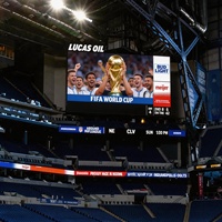 Écran LED publicitaire grand format RAYBO pour matchs de football et de basketball, affichage LED périmétrique P2.6 P4.81 pour clubs sportifs