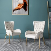 Chaise décorative moderne ; un fauteuil rembourré avec pieds en métal doré ; une chaise de loisirs monoplace pour le salon