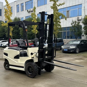 Nouveau chariot élévateur diesel 2,5 tonnes à commande assise, 4x4, mât bi-étages, pneus pneumatiques, tout-terrain, avec déplaceur latéral hydraulique - Product Image 6