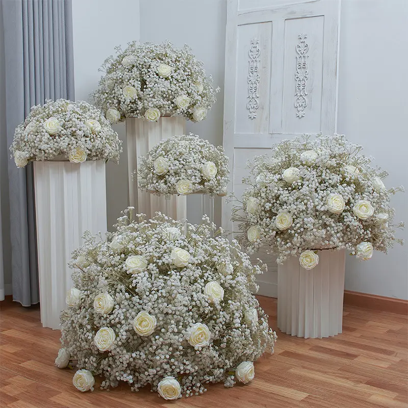 ลูกบอลดอกไม้ประดิษฐ์สำหรับตั้งโต๊ะในงานแต่งงาน