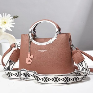 Nuova Borsa a Tracolla da Donna del Produttore, Versatile per l'Autunno È un abbigliamento elegante e alla moda per mamma e figlia del 2025 con un tocco speciale. - Product Image 2