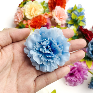 Fleurs artificielles de carnations de 5,5 cm de diamètre avec feuilles pour la décoration de mariage, la décoration de la maison et les travaux manuels DIY - Product Image 3