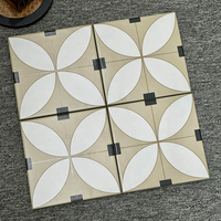 Carreaux de porcelaine vintage 200x200 à motif floral marocain, finition mate émaillée, peints à la main, pour sol intérieur