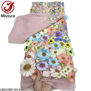 Nuovo elegante tessuto di pizzo a fiori 3D con applicazioni ricamate in <span class=keywords><strong>Tulle</strong></span> da sposa tessuto di pizzo <span class=keywords><strong>per</strong></span> <span class=keywords><strong>abiti</strong></span> - Product Image 1