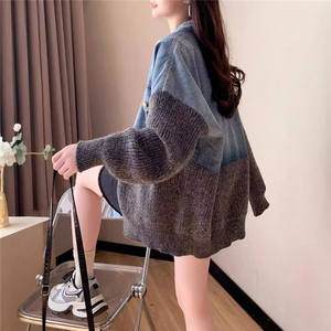 Nueva chaqueta de suéter de empalme de mezclilla para <span class=keywords><strong>mujer</strong></span> primavera otoño estilo perezoso suelto diseño de un solo botón abrigo de punto de <span class=keywords><strong>vaquero</strong></span> - Product Image 5