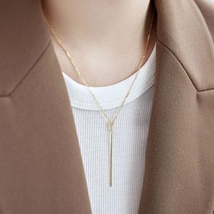 Collier chaîne claviculaire minimaliste Dylam Simple Design en argent 925 rhodié plaqué or 18 carats pour femmes - Product Image 5