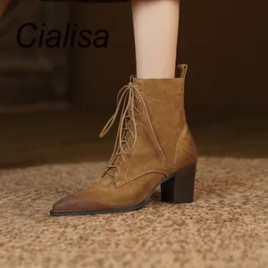 Cialisa复古复古棕色麂皮真皮奢华西方女性踝靴尖头方形高跟鞋女士