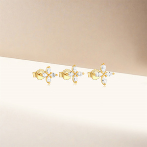 Juego de 3 Aretes de Zirconia en Forma de Trébol de Cuatro Hojas, Chapados en Oro 925, para Mujer - Product Image 2