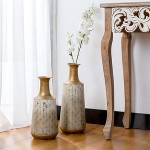 Elegante Florero de Metal Hecho a Mano con Acabado Resistente a la Corrosión, Duradero para Uso en Interiores/Exteriores, Hecho en India - Product Image 3